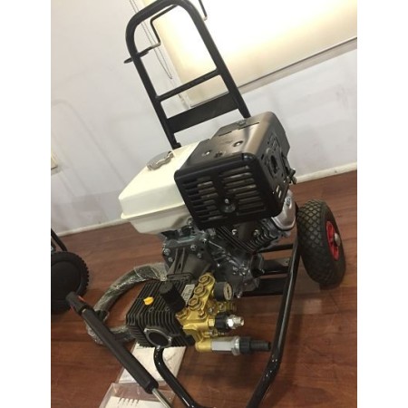 HIDROLAVADORA COMET KDX2 12/140 AUTONOMA CON MOTOR HONDA A GASOLINA 2