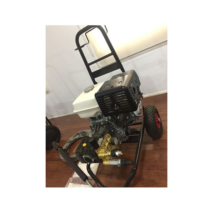 HIDROLAVADORA COMET KDX2 12/140 AUTONOMA CON MOTOR HONDA A GASOLINA